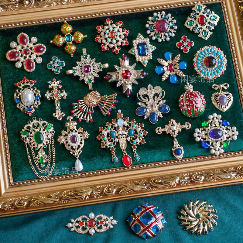 Baroque Royal Crown Brooch